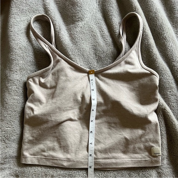 Vuori Halo Performance Crop Top Beige Small - Picture 5 of 5
